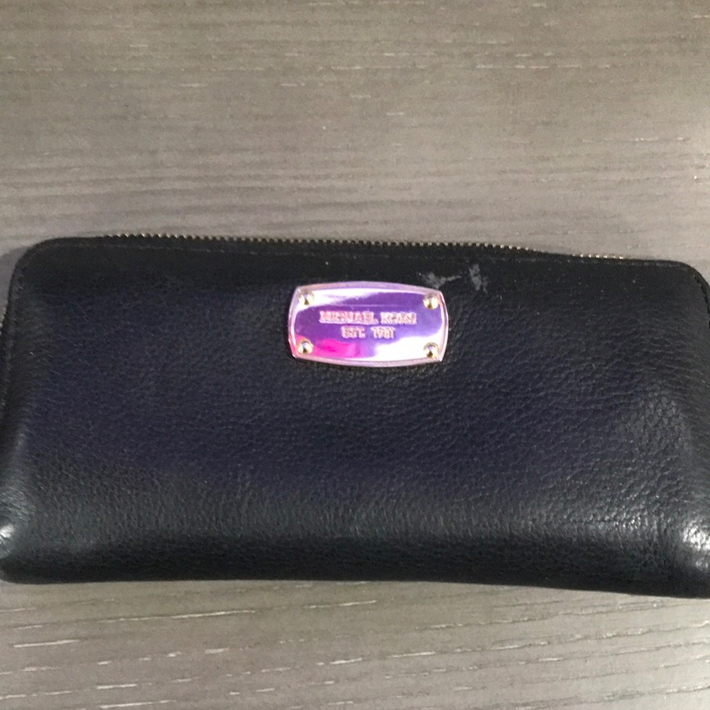 Michael Kors zippy wallet